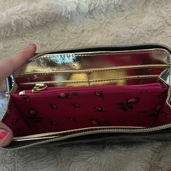 Betsy Johnson Wallet ✨ - Picture 3 of 3